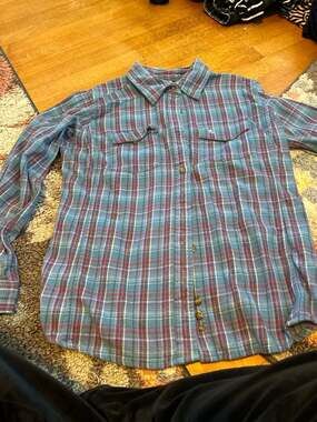 Carhartt flannel women’s size large